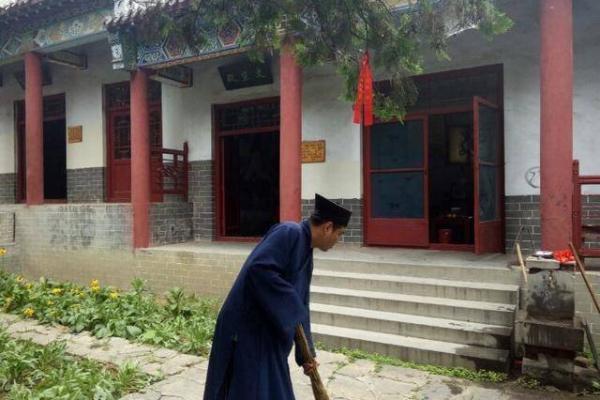 去道观请道士算命花钱吗可信吗