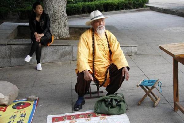 乞丐算命笑到抽筋太有才了