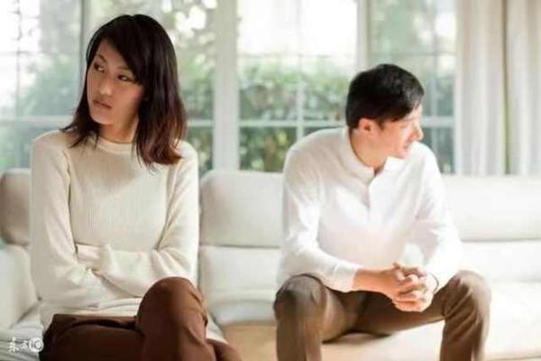 女孩八字太硬，每一任男友都意外死亡