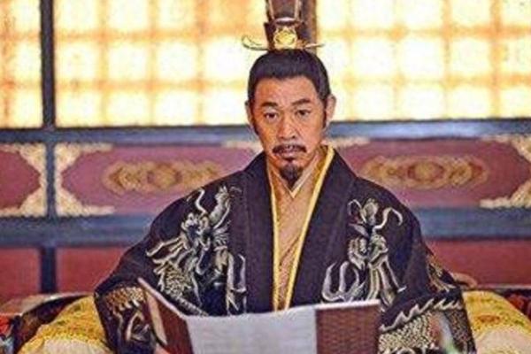 朱元璋得知此人与他生辰八字相同，欲招来杀掉，见面却大喜：重赏