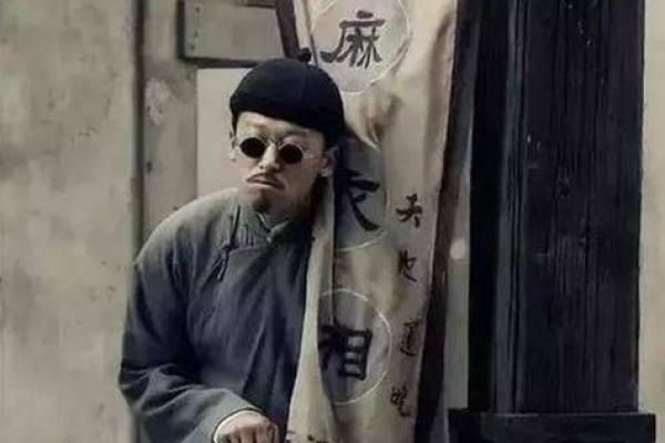 大哥的老丈人是算命先生，他只看了我一眼，就让大嫂对我格外照顾